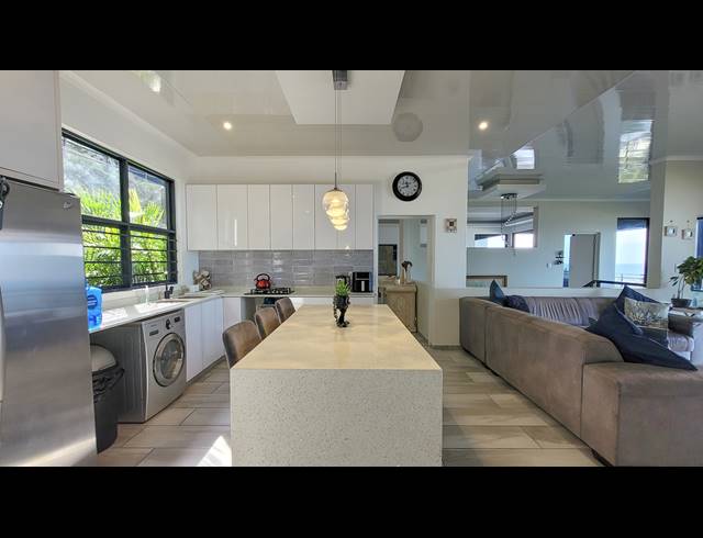 5 BEDROOM HOUSE FOR SALE IN BALLITO CENTRAL